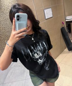 PANACEA Shadow Graphic Tee hinh co gai