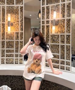 áo phông panacea gấu hồng mẫu mặc